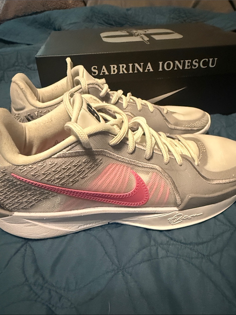 Nike Sabrina 2 -W9.5